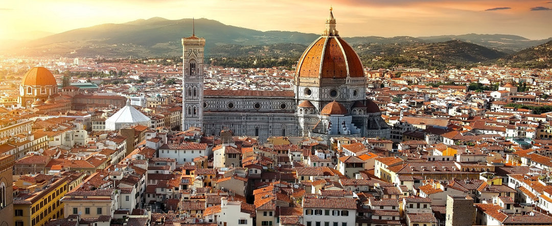 Aerial view of Florence in which the Cathedral of Santa Maria del Fiore can be seen.
