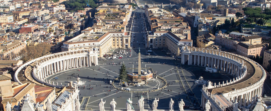 Vista aérea de la Plaza de San Pedro, en el Vaticano, Roma.