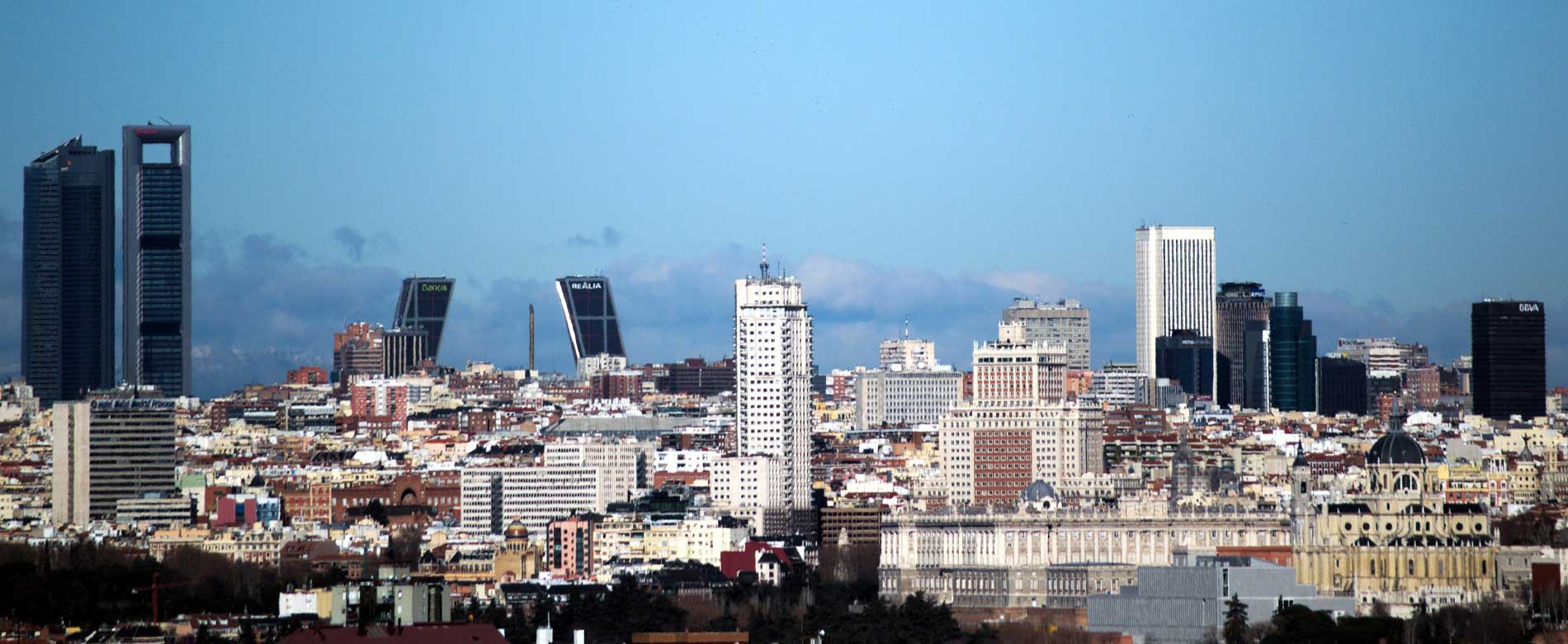 Vista panomámica de Madrid, en la que sobresalen sus rascacielos más altos.